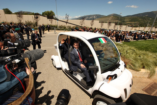 Illustration for article titled G8 Leaders Look Silly Shuttled Around In GEM Electric Cars